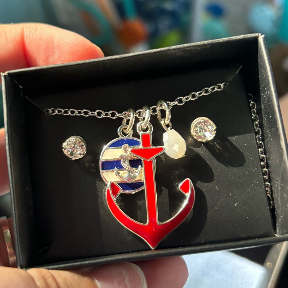 Women’s necklace